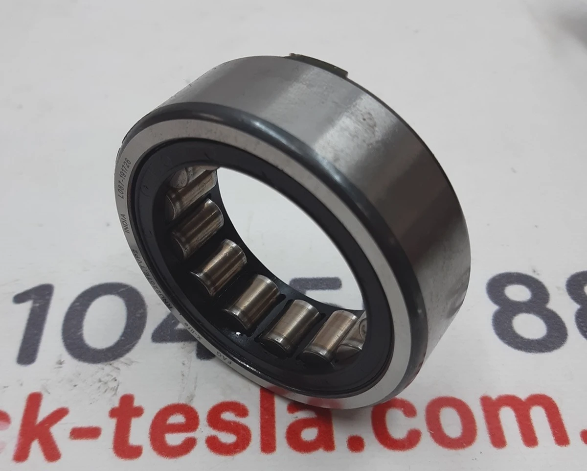 1 Подшипник роликовый промежуточного вала редуктора Tesla model S 1002633-00-Q