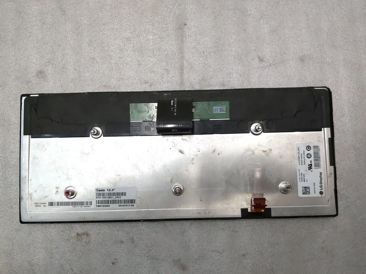 1 Auxiliary monitor display with screen leaks Tesla model S, model S REST, model X 1004788-00