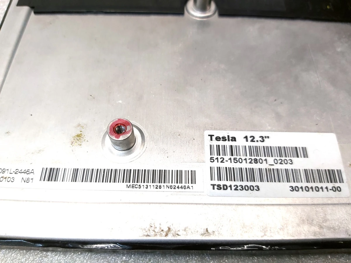 1 Auxiliary monitor display with screen leaks Tesla model S, model S REST, model X 1004788-00