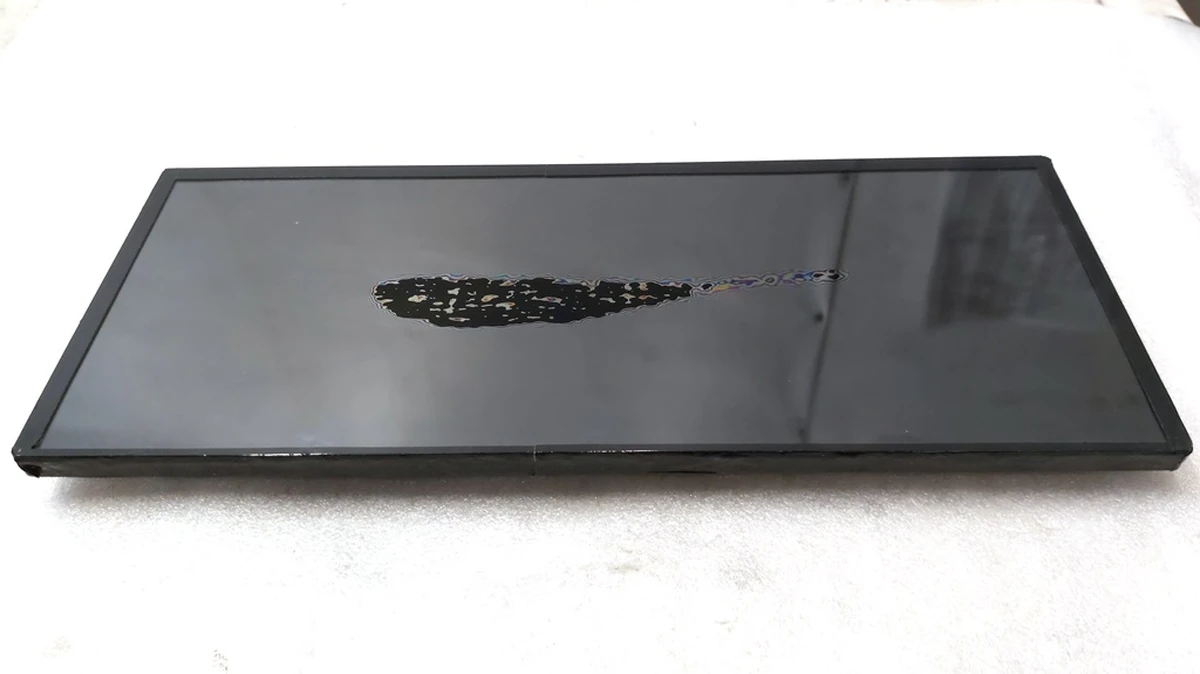 1 Auxiliary monitor display with screen leaks Tesla model S, model S REST, model X 1004788-00