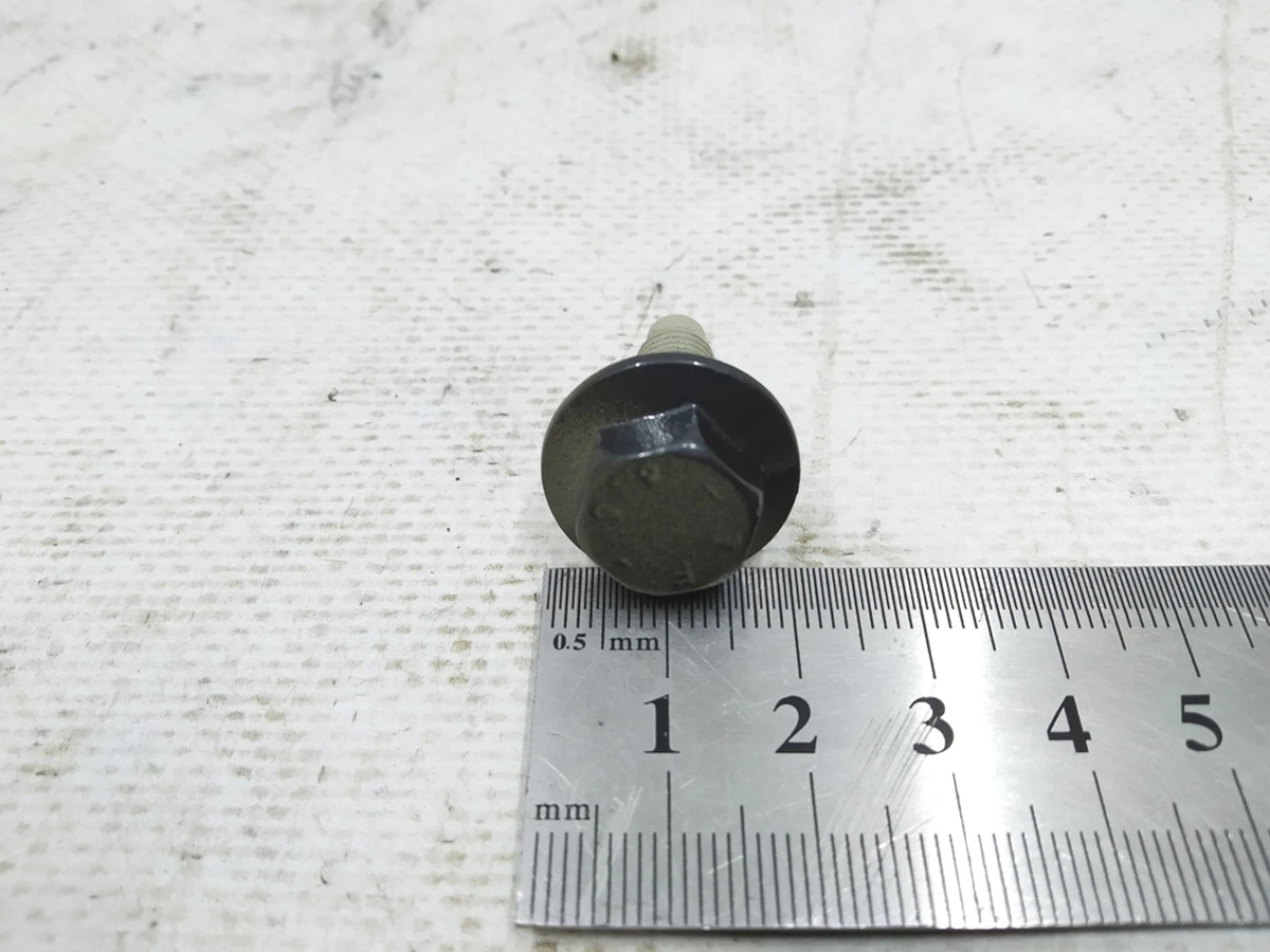 Болт із шестигранною головкою M8X25 Audi E-tron N0195307