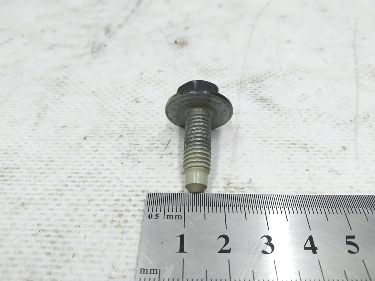 Болт із шестигранною головкою M8X25 Audi E-tron N0195307