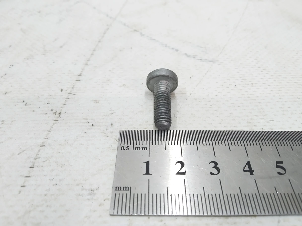 Гвинт із напівкруглою головкою TORX M6X18 (з буртиком) Audi E-tron N10196107