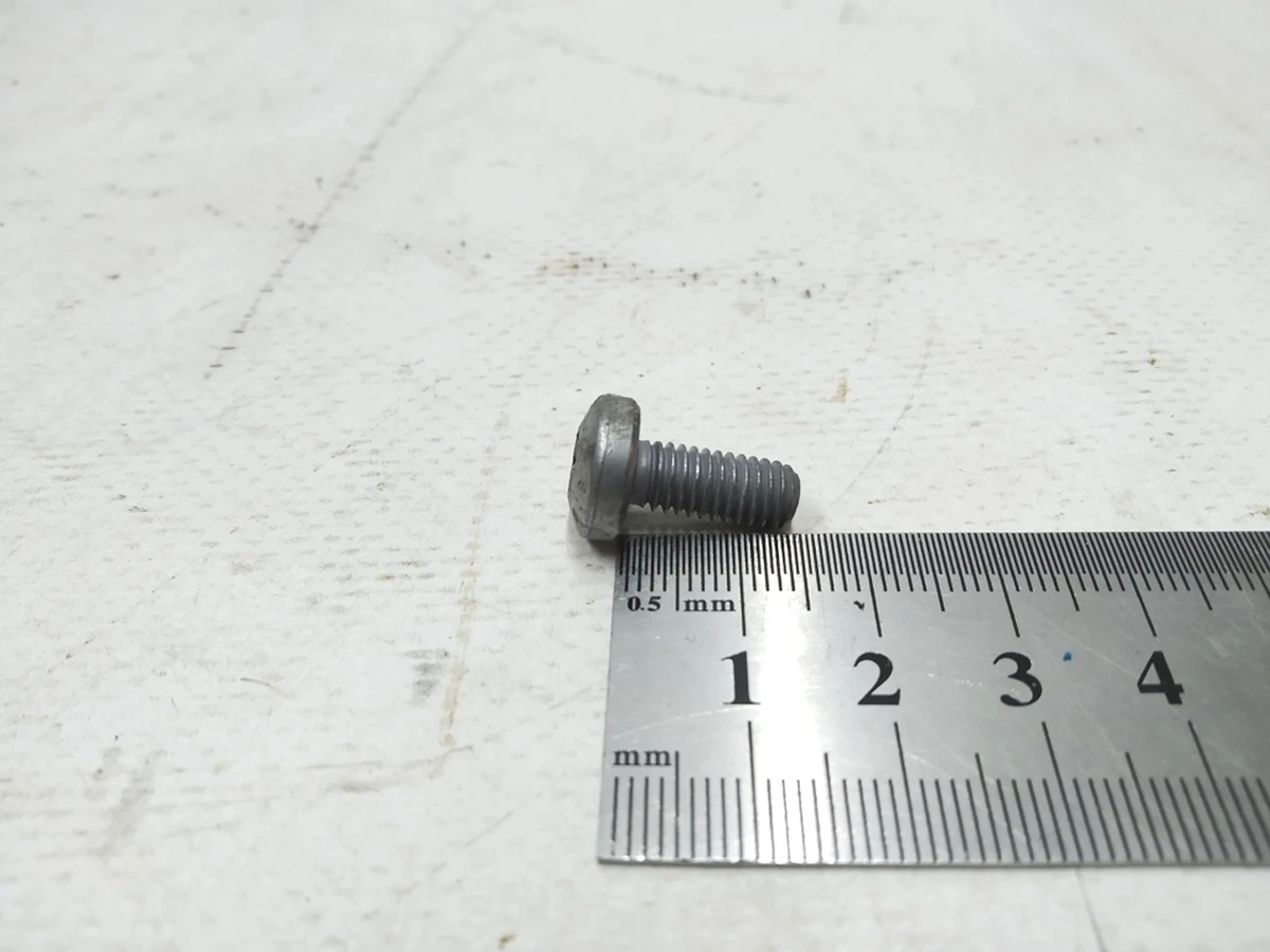 Гвинт з напівкруглою головкою та внутрішньою TORX M6X14 Audi E-tron N10405604