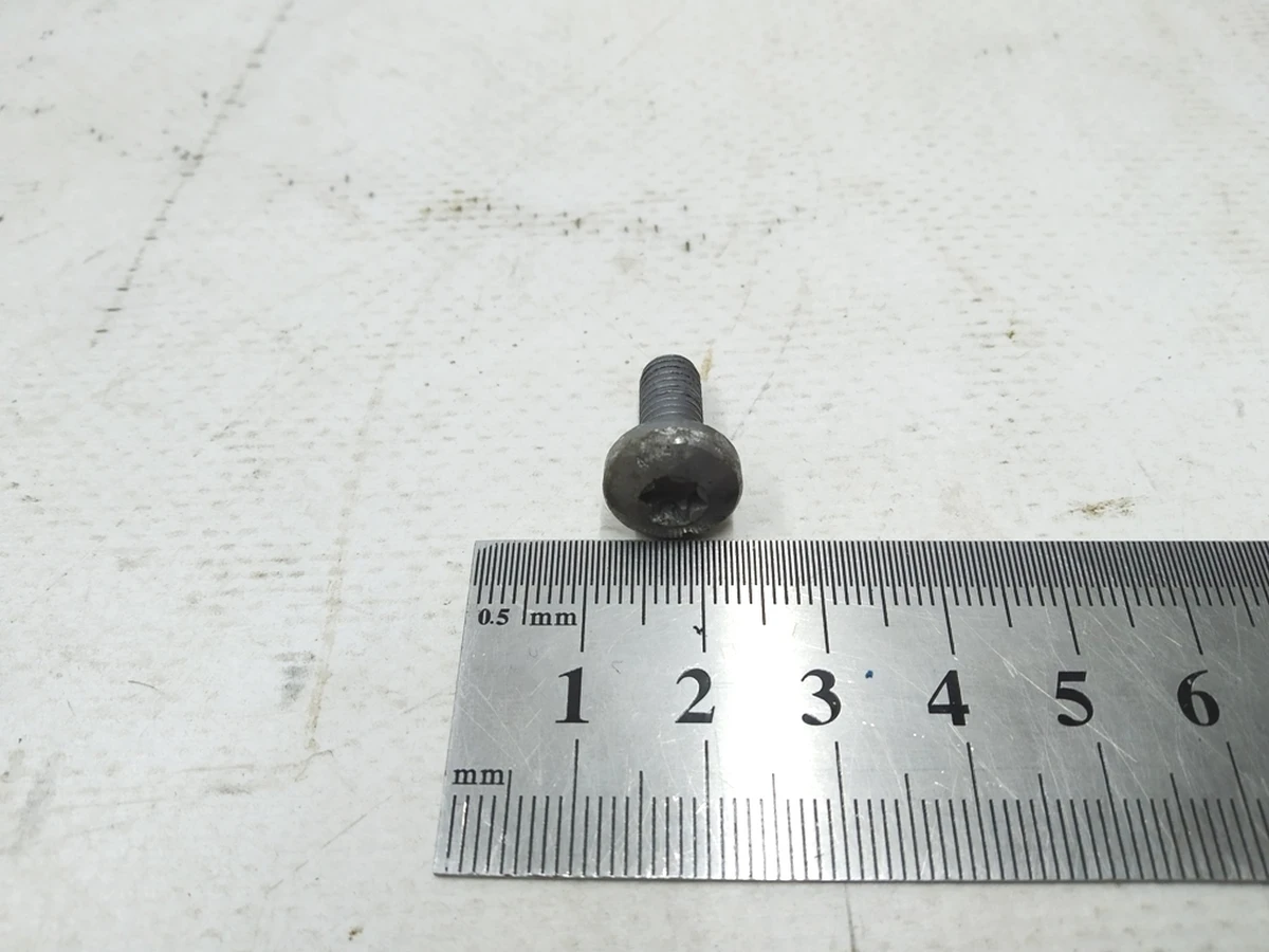 Гвинт з напівкруглою головкою та внутрішньою TORX M6X14 Audi E-tron N10405604