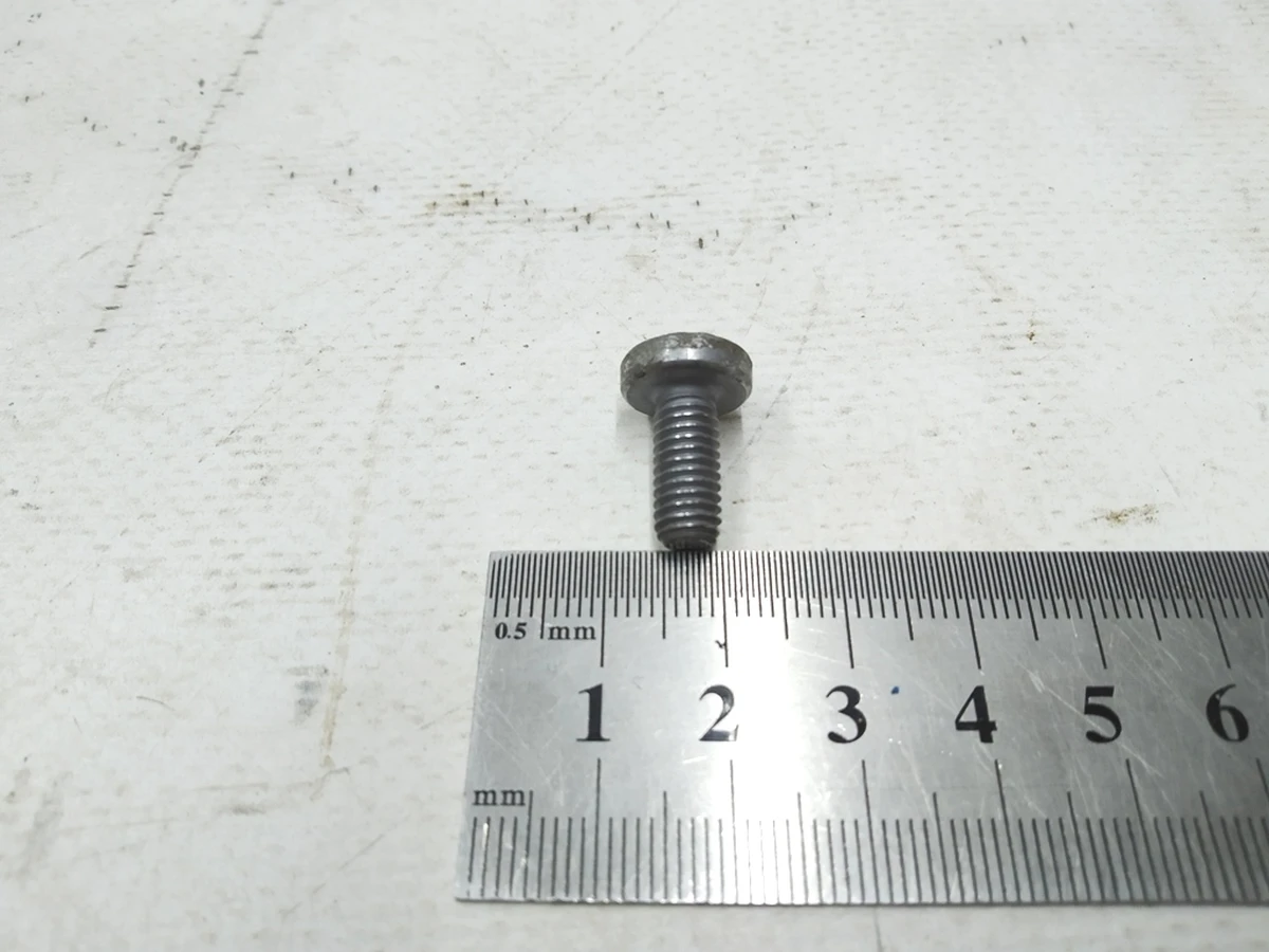 Гвинт з напівкруглою головкою та внутрішньою TORX M6X14 Audi E-tron N10405604