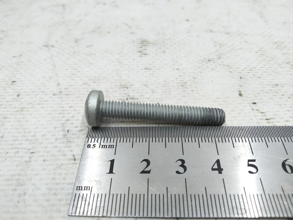 Screw with a semi-countersunk head with an internal polyhedron M6x40 Audi E-tron N10582103