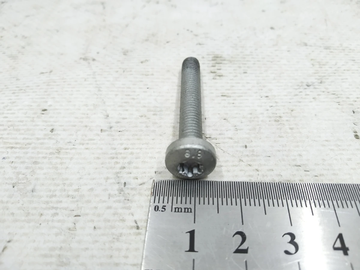 Screw with a semi-countersunk head with an internal polyhedron M6x40 Audi E-tron N10582103