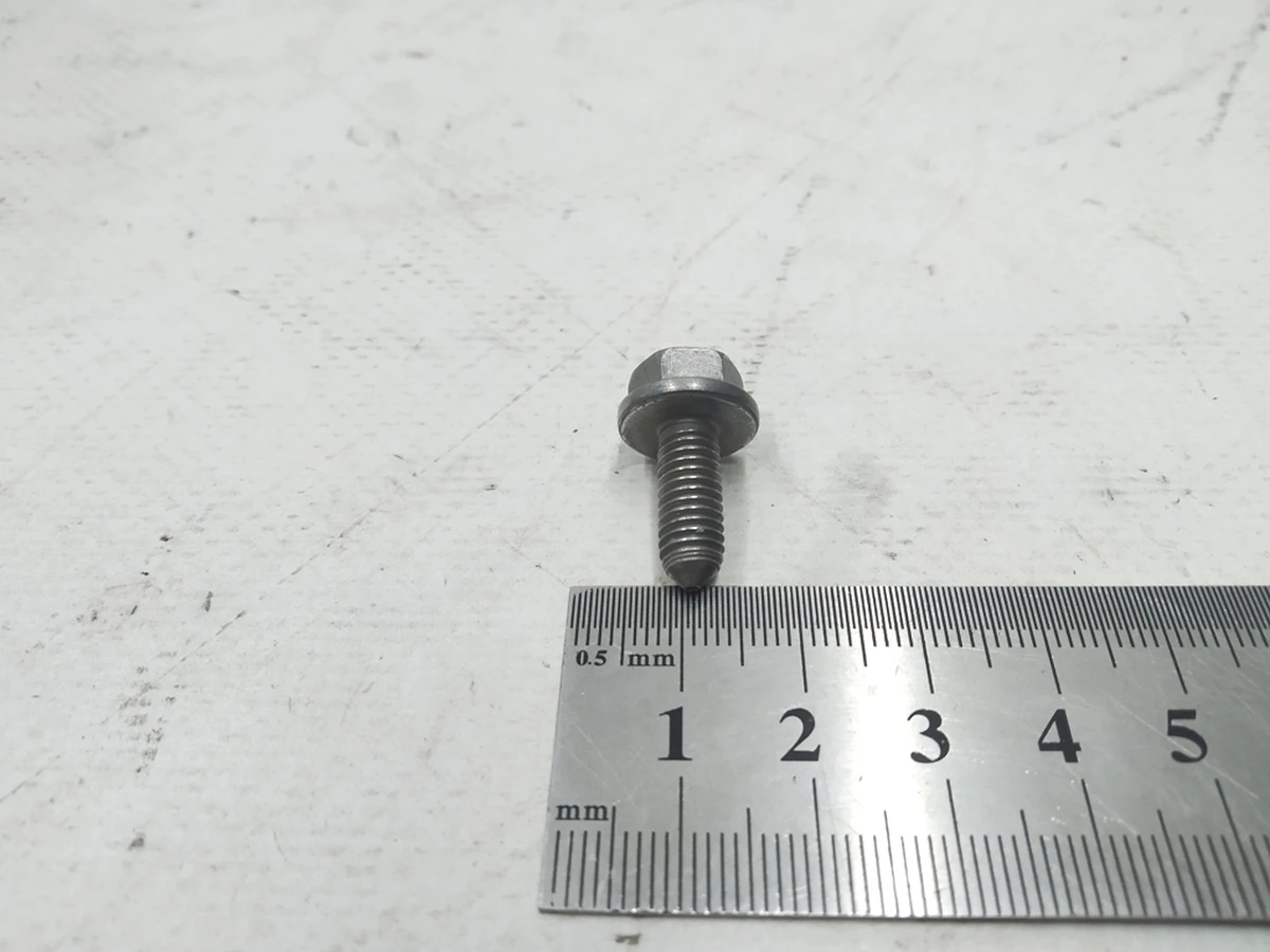 Болт із шестигранною головкою із буртиком M6X16 Audi E-tron N10653201