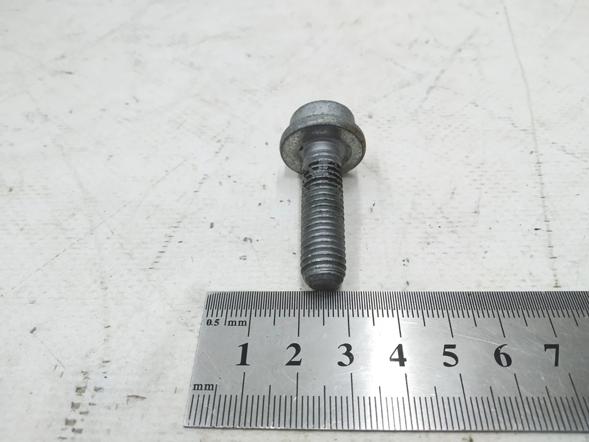Cylinder head bolt with collar and internal polyhedron M10X35 Audi E-tron N10702603