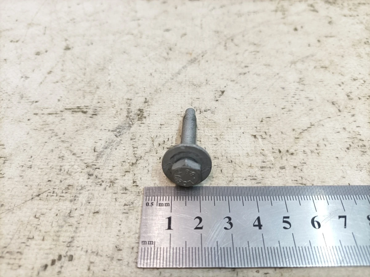 Hex Shoulder Screw M6X32 Porsche Taycan N10717601