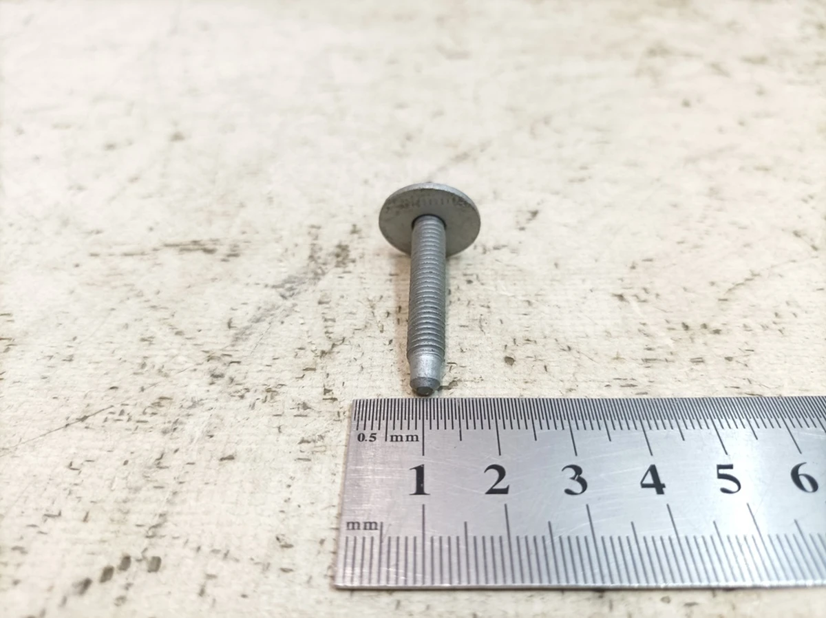 Hex Shoulder Screw M6X32 Porsche Taycan N10717601