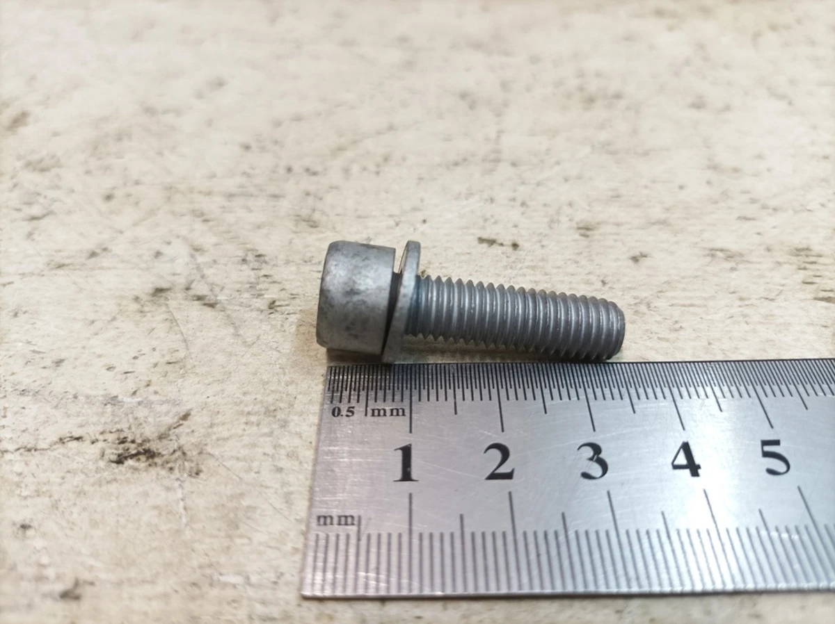 Гвинт з циліндричною головкою та внутрішнім багатогранником М8Х28 з шайбою Porsche Taycan N10720901