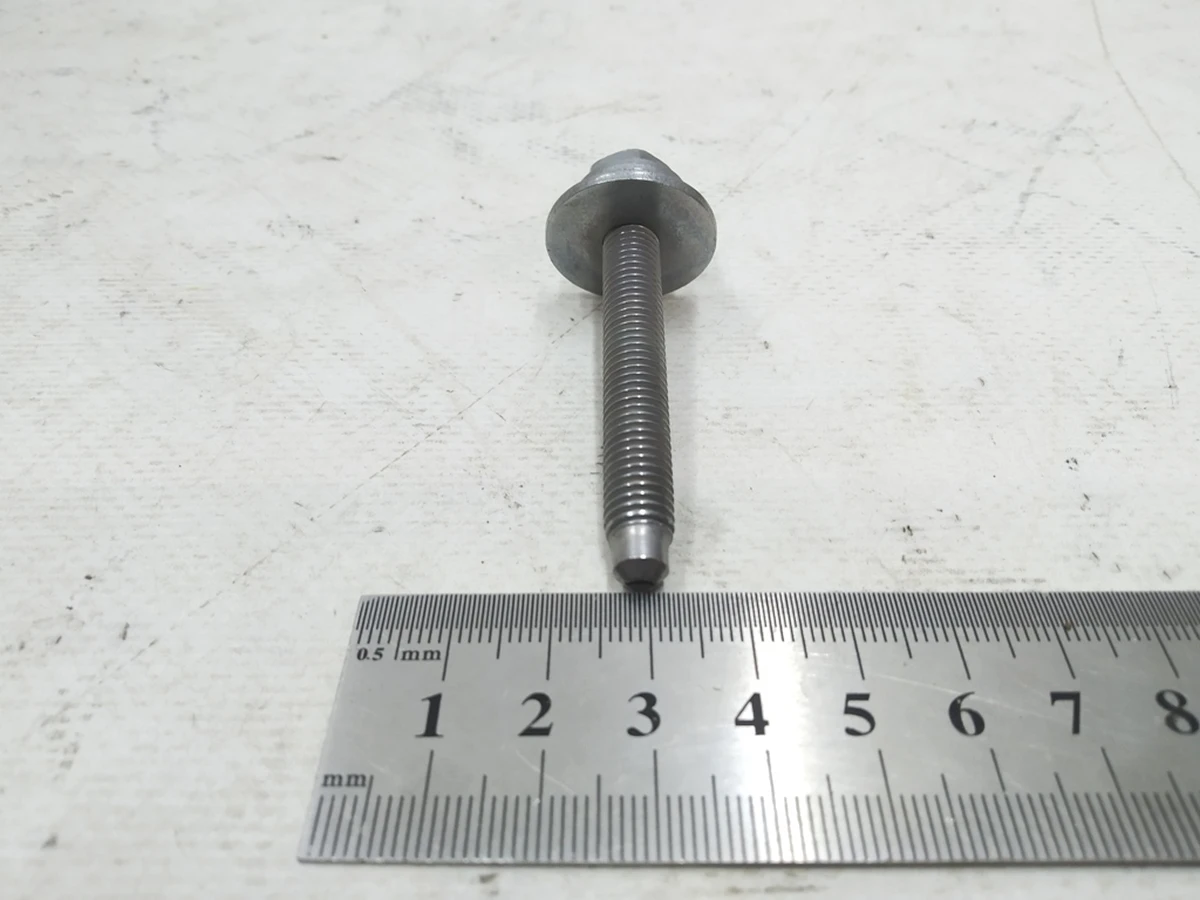 Болт с шестигранной головкой и внутренним многогранником с шайбой М8Х60 Audi E-tron Porsche Taycan N10810301