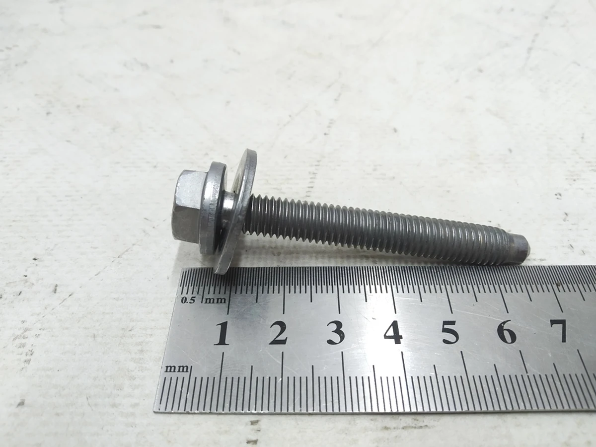 Болт с шестигранной головкой и внутренним многогранником с шайбой М8Х60 Audi E-tron Porsche Taycan N10810301