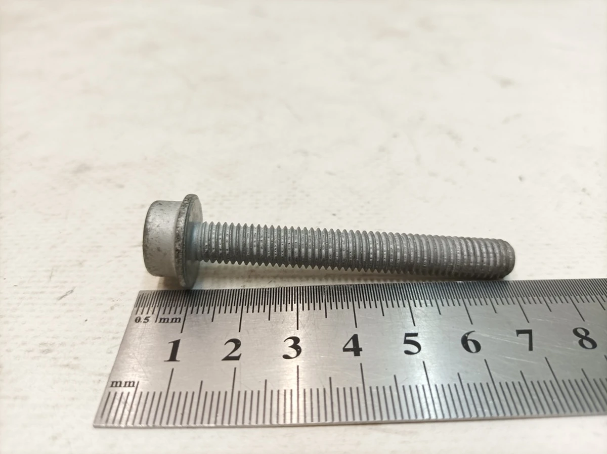 Гвинт із внутрішнім багатогранником M8X60 Porsche Taycan N10831701