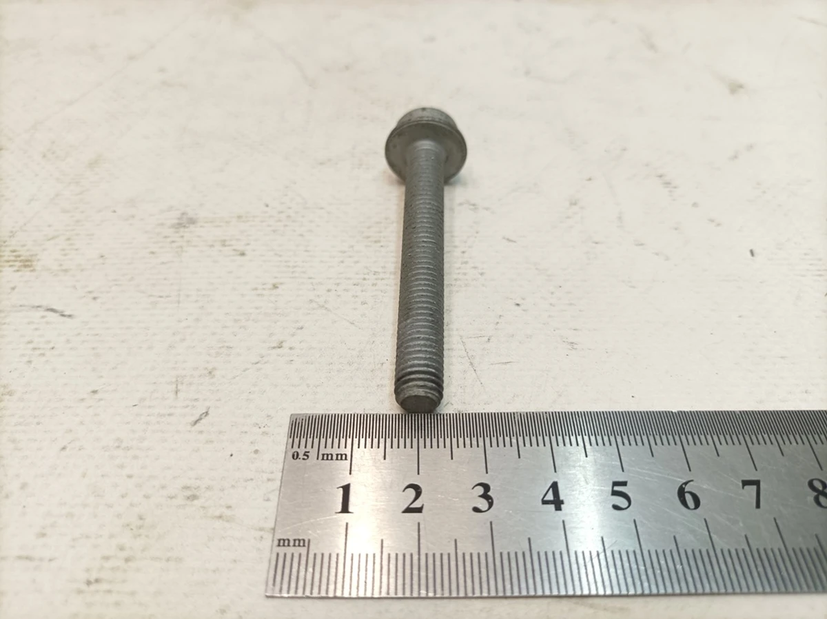 Гвинт із внутрішнім багатогранником M8X60 Porsche Taycan N10831701