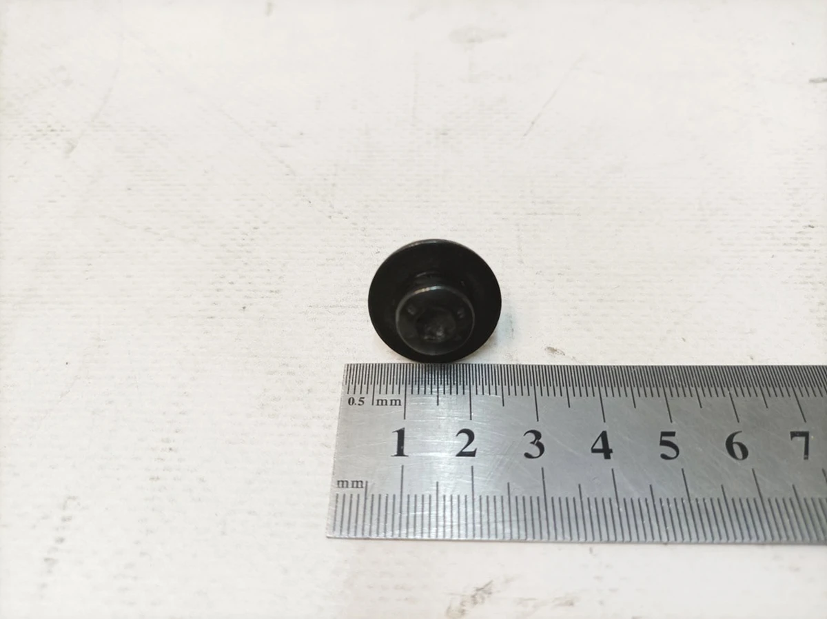 Винт с цилиндрической головкой Torx (с шайбой) М6Х20 Audi E-tron N90684705