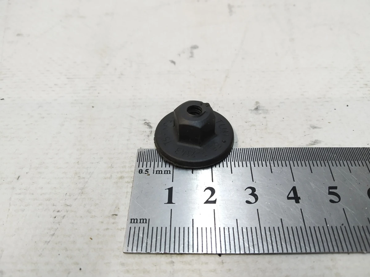 Гайка шестигранна з буртиком Audi Q7 N90757901