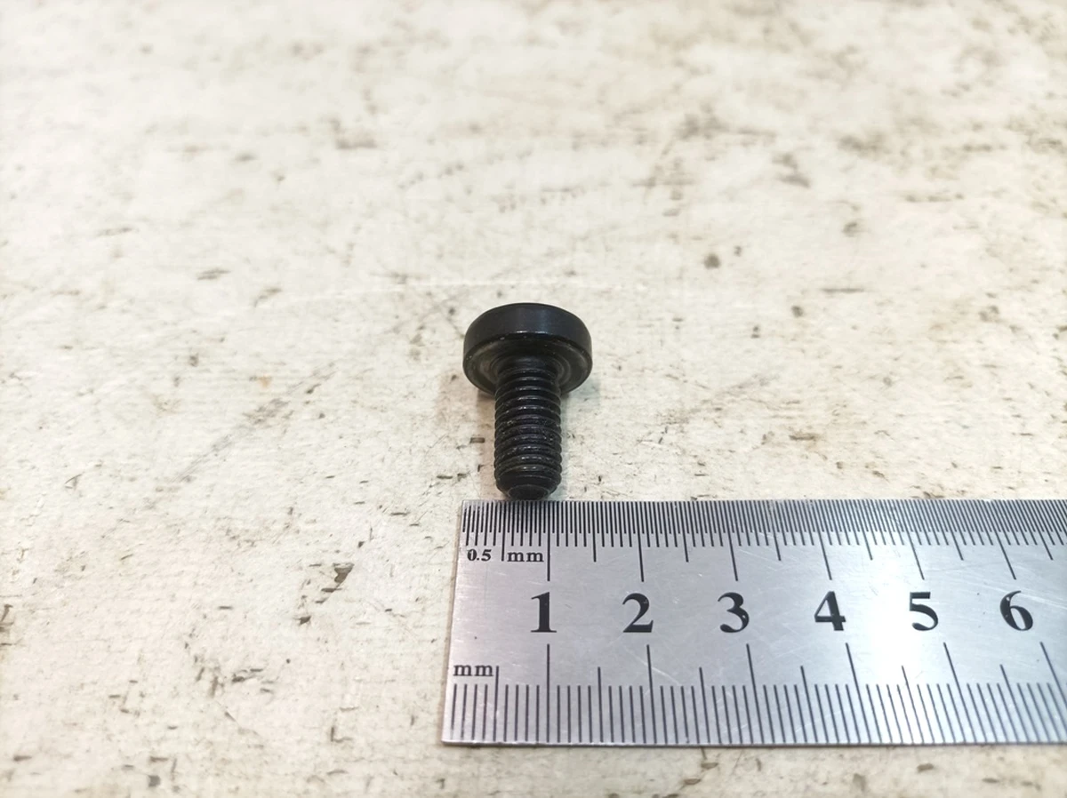 Винт с цилиндрической головкой с внутренним многогранником M8X16 Porsche Taycan N90962401