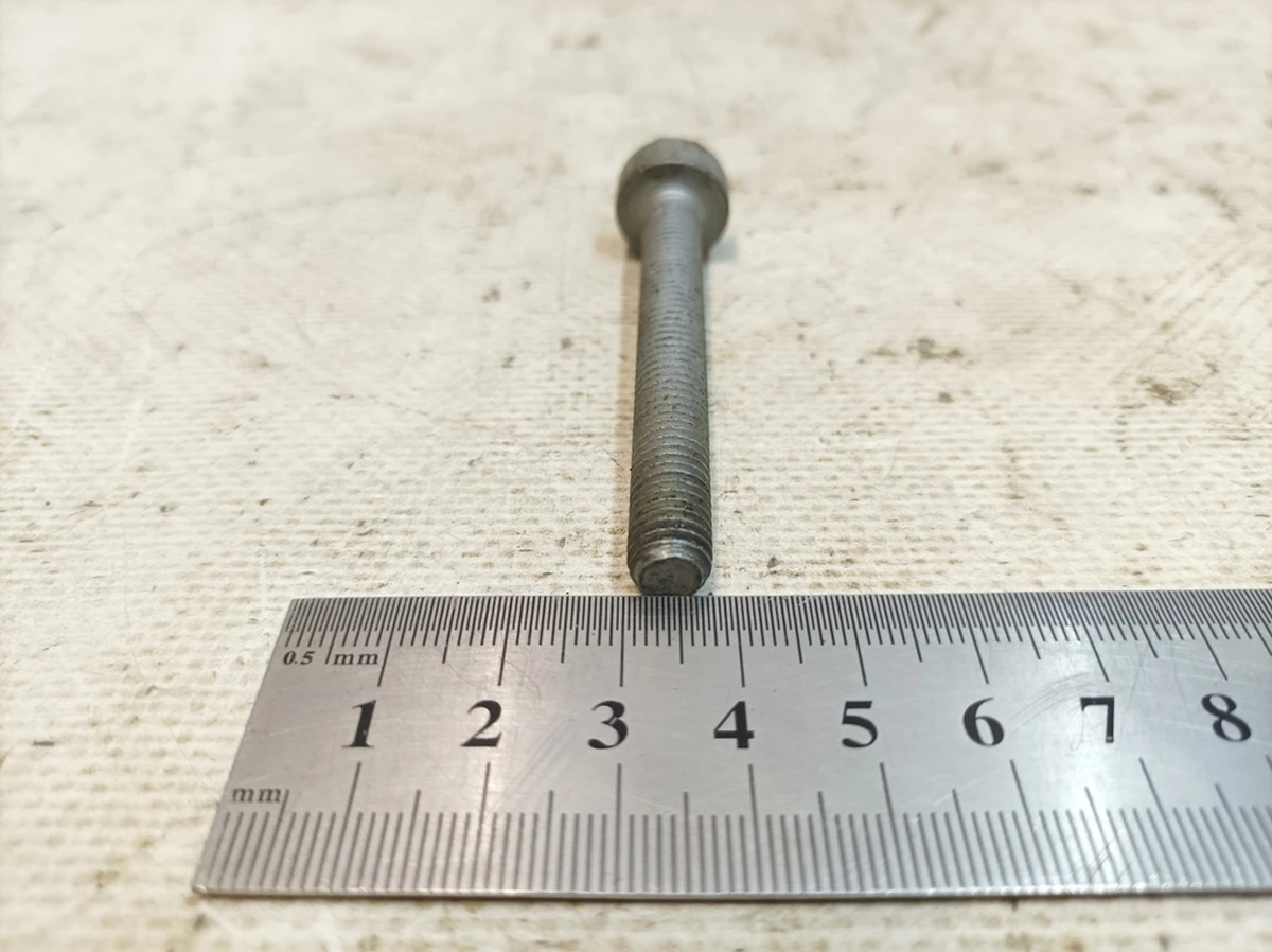 Гвинт із циліндричною головкою із внутрішнім багатогранником М8Х65 Audi Q7 N91045502