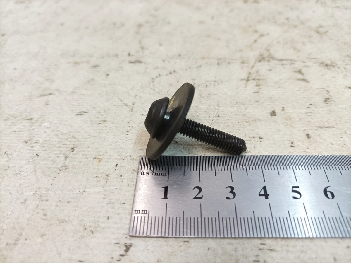Screw with fixed washer TORX M6X30 Porsche Taycan N91070201