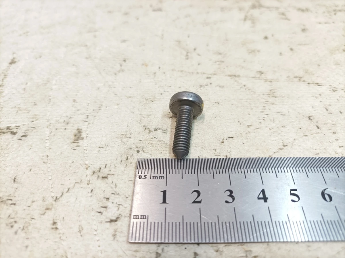 Винт с плоской головкой и внутренним Torx M6X20 Porsche Taycan N91096801