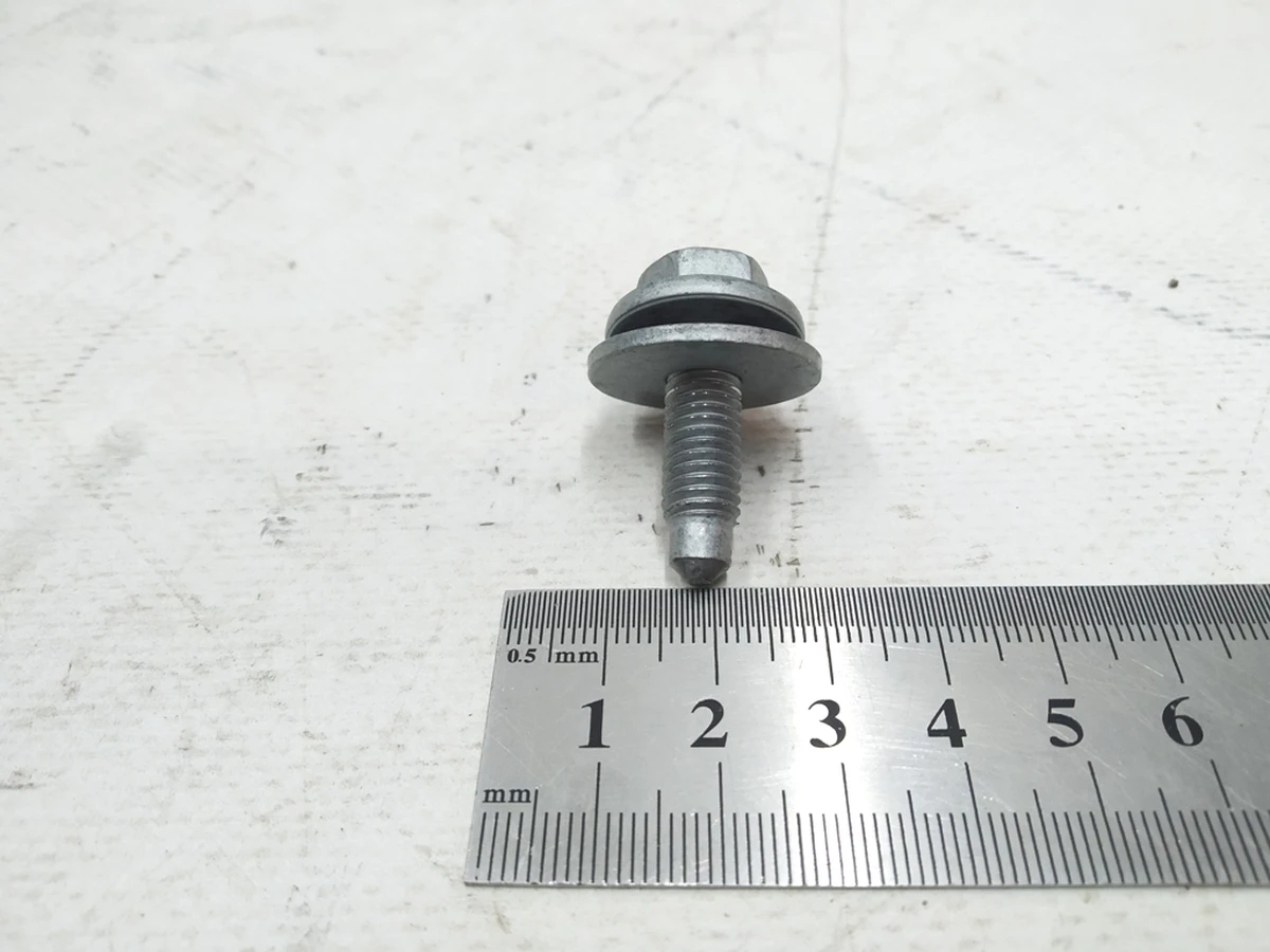 Болт із шестигранною головкою з буртиком та шайбою M8X25 Porsche Taycan Audi E-tron N91174701