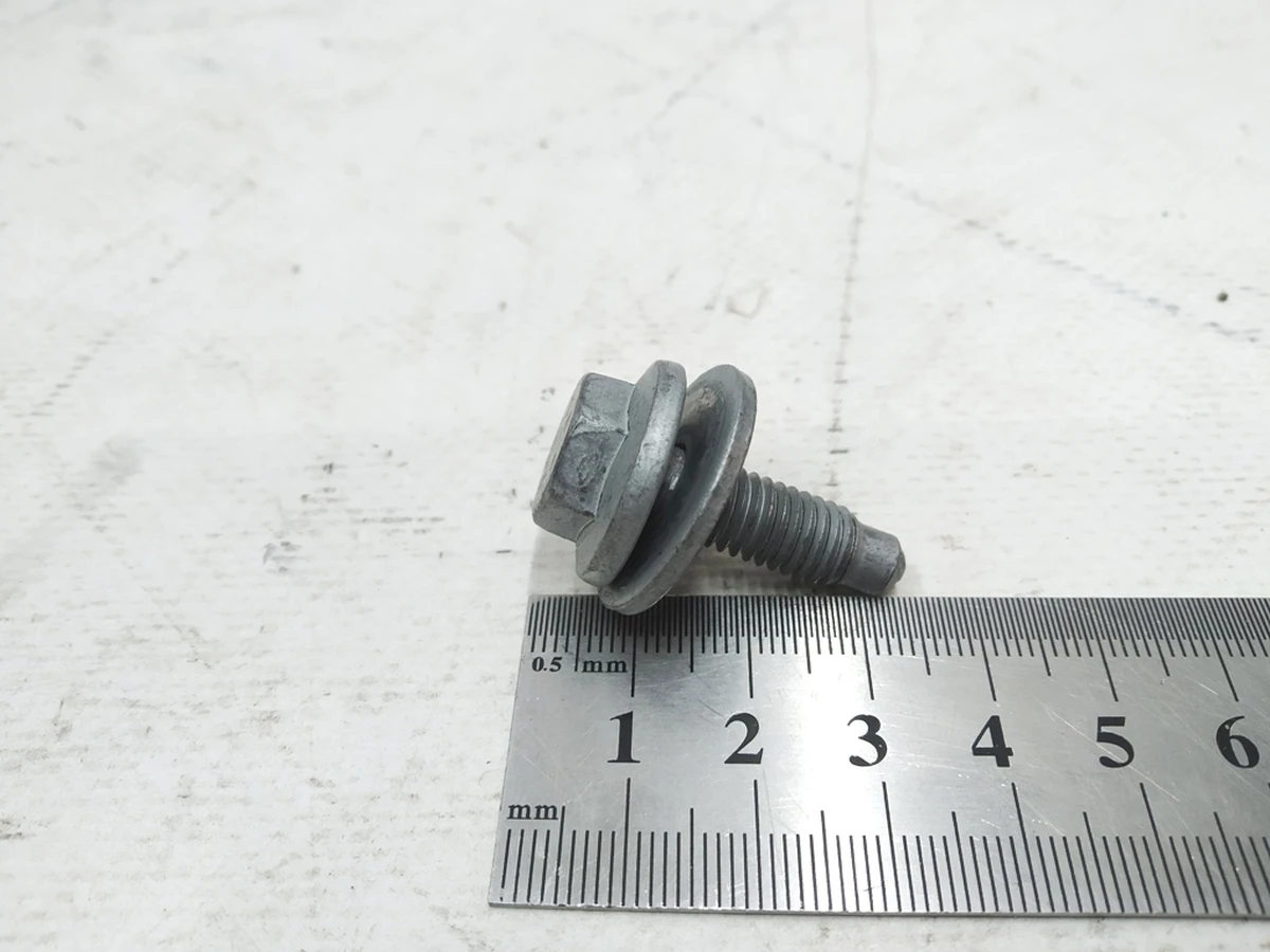 Болт із шестигранною головкою з буртиком та шайбою M8X25 Porsche Taycan Audi E-tron N91174701