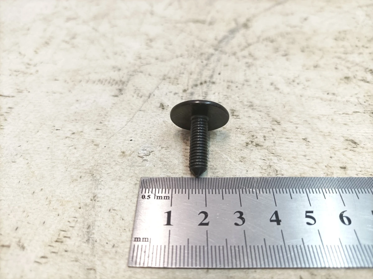 Винт с цилиндрической головкой с внутренним шестигранником M6X20 Porsche Taycan N91188301