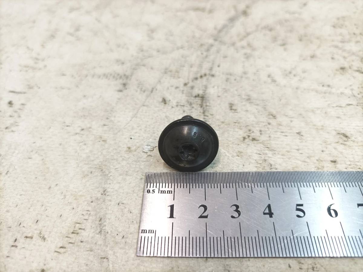 Винт с цилиндрической головкой с внутренним шестигранником M6X20 Porsche Taycan N91188301