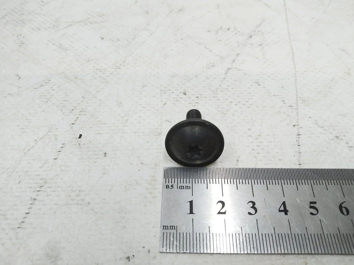 Винт с цилиндрической головкой с внутренним шестигранником TORX M6X20 Audi E-tron N91188302