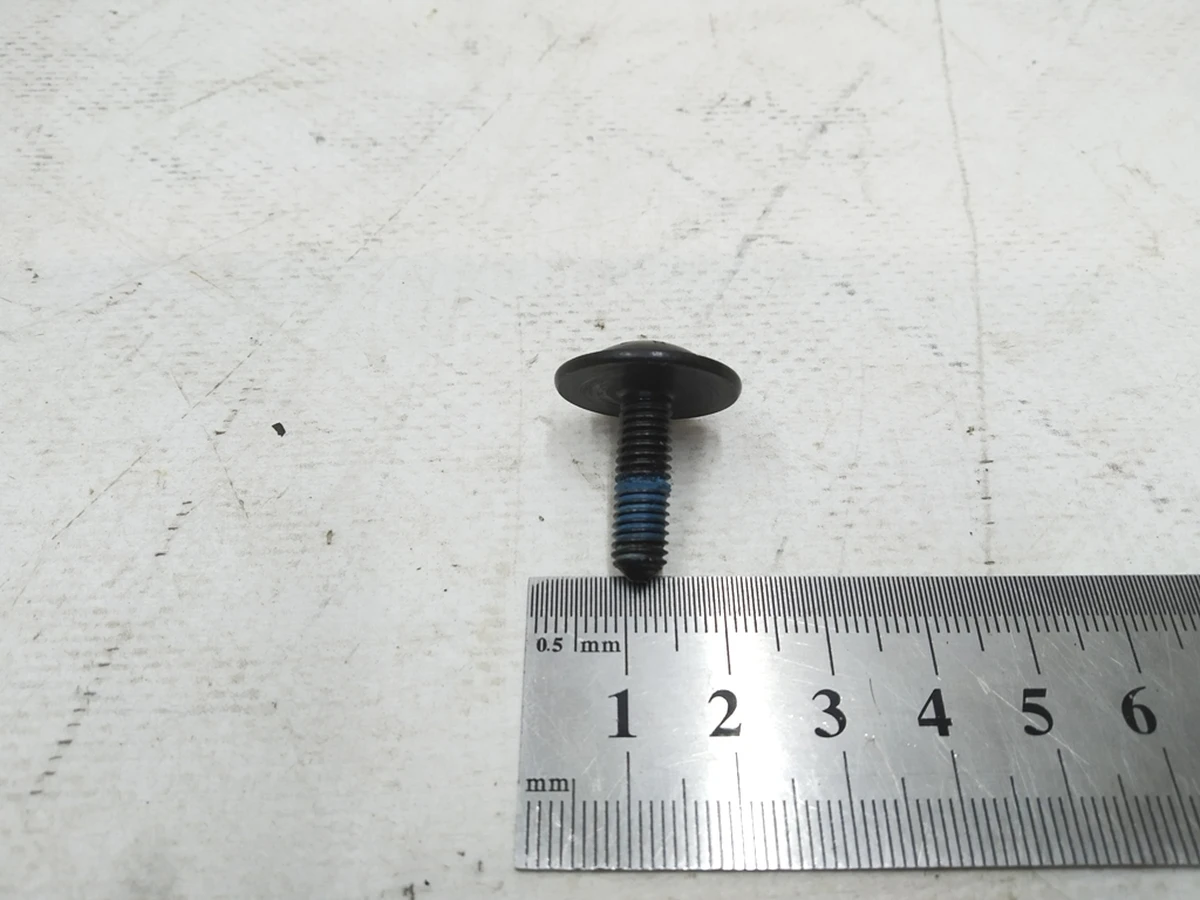 Винт с цилиндрической головкой с внутренним шестигранником TORX M6X20 Audi E-tron N91188302