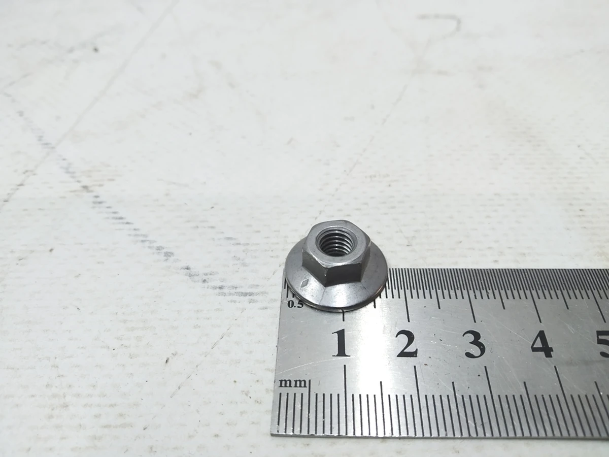 Гайка шестигранна з буртиком M6 Audi E-tron Porsche Taycan N91189303