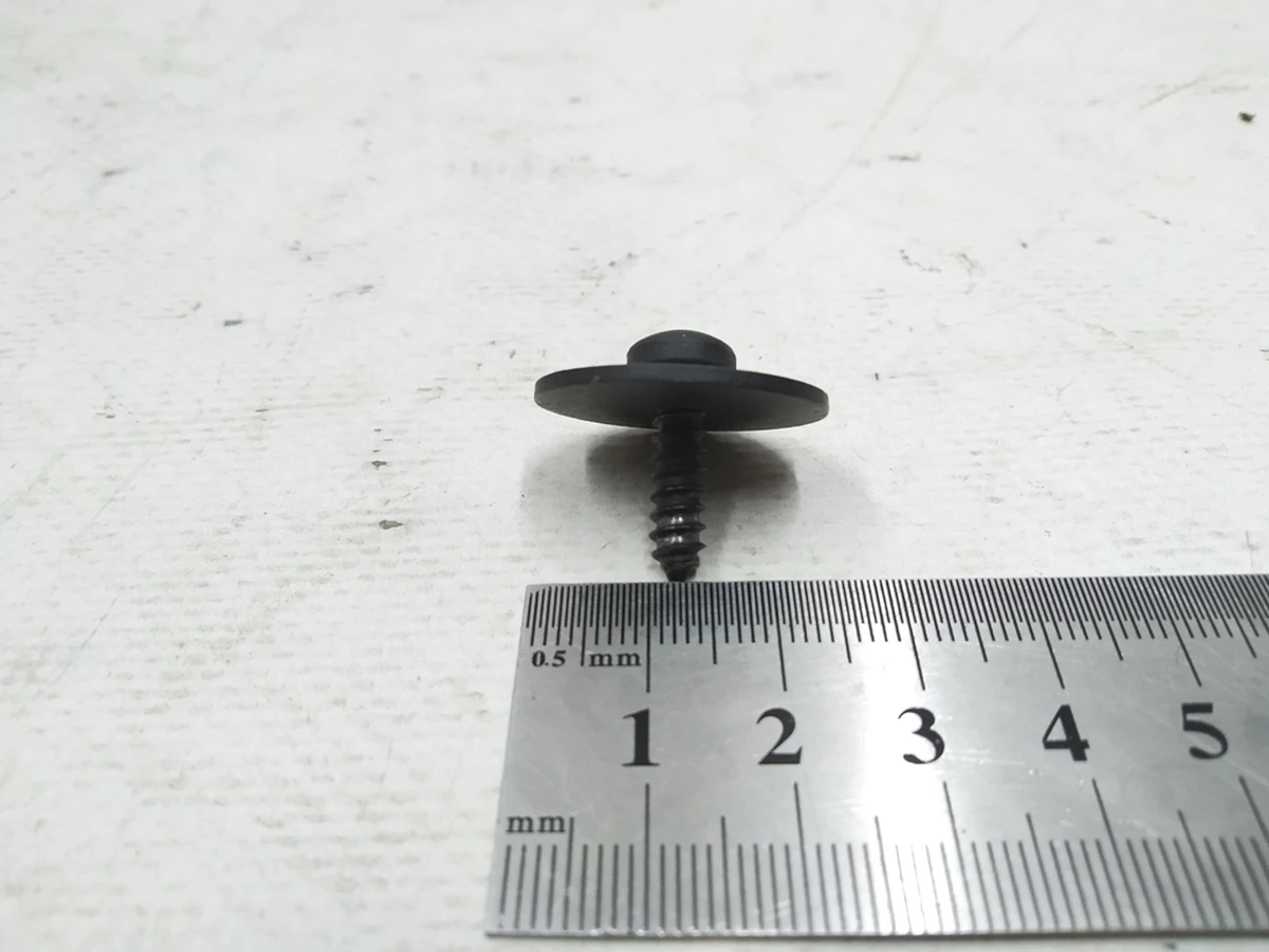 Саморіз з циліндричною головкою і округленою Torx з шайбою 4,8Х18 Audi E-tron N91251601