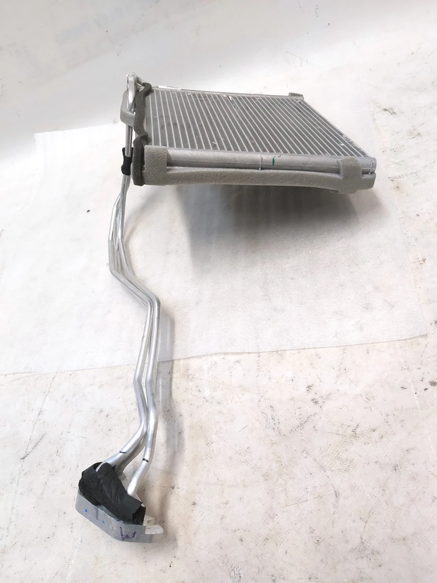 6 Радиатор климатической установки (печки) салона Tesla model 3 1099999