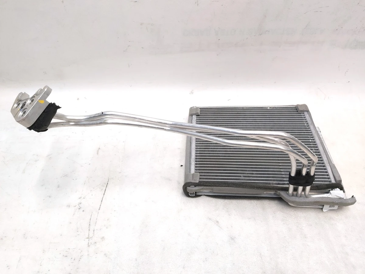 6 Радиатор климатической установки (печки) салона Tesla model 3 1099999