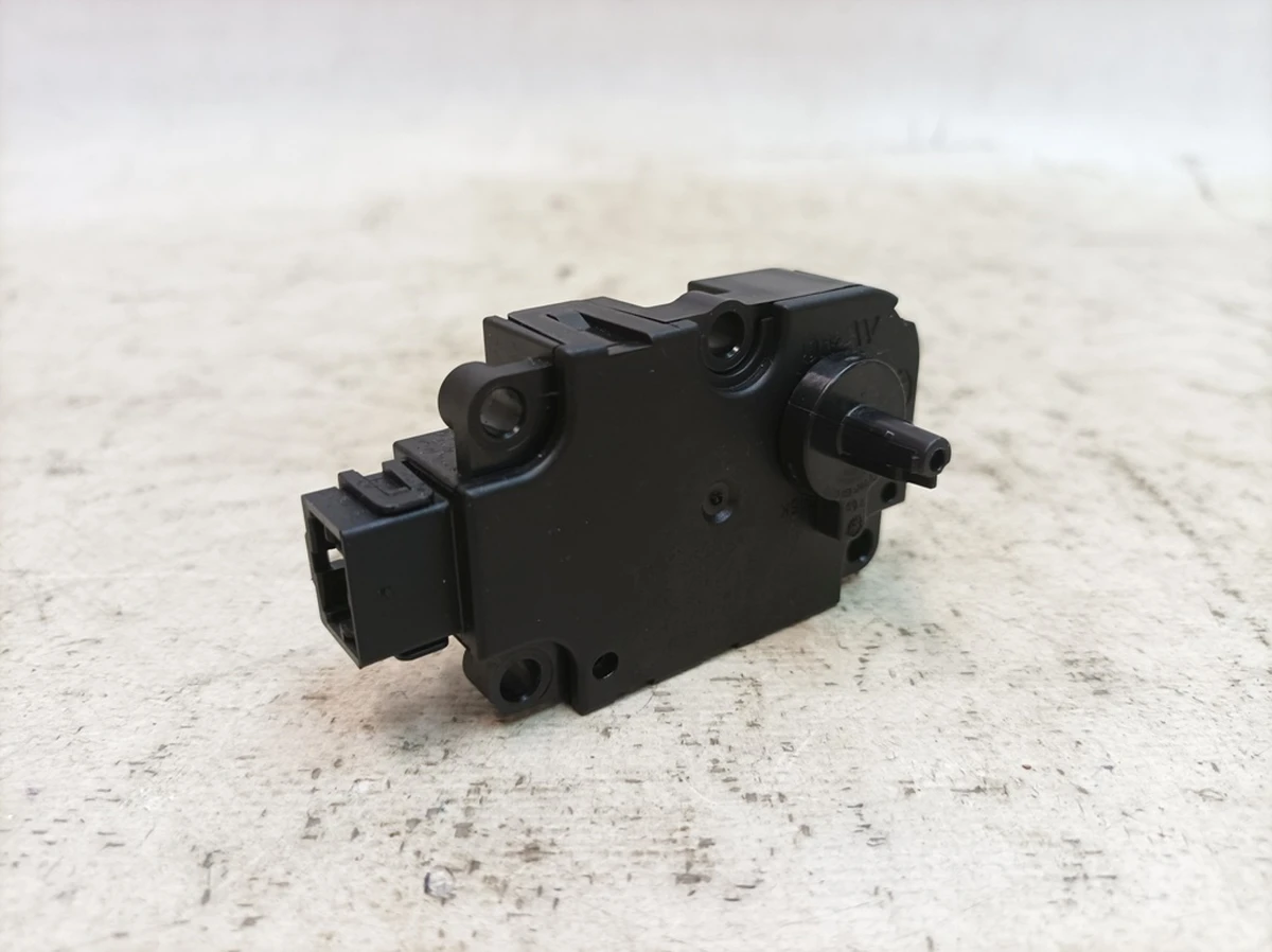 Електродвигун виконавчий правий Porsche Taycan PAB82051101