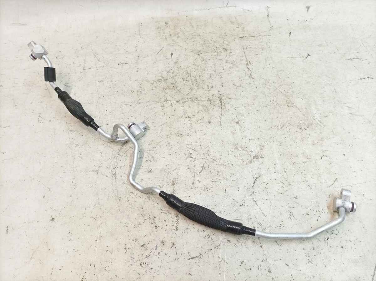 Трубопровід холодоагенту Porsche Taycan PAD816112K