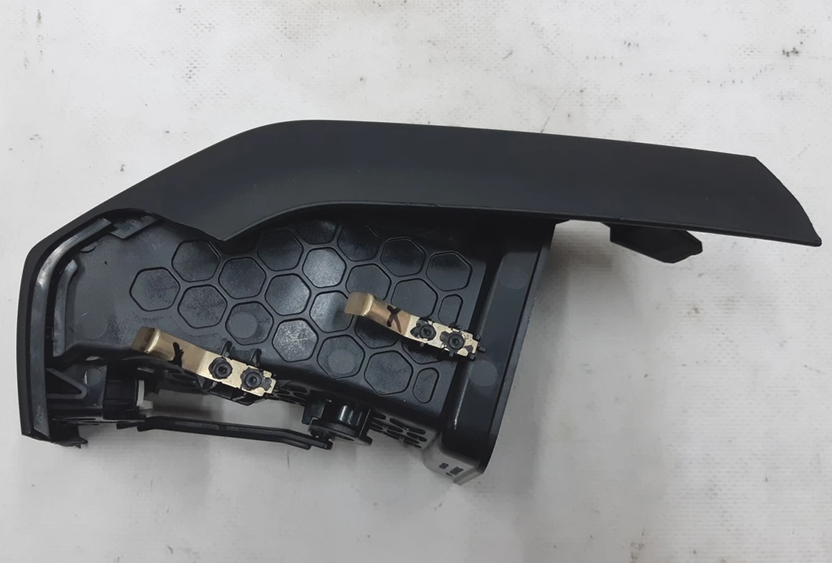 Повітропровід центральної панелі водійський в зборі BMW i3 64229283001