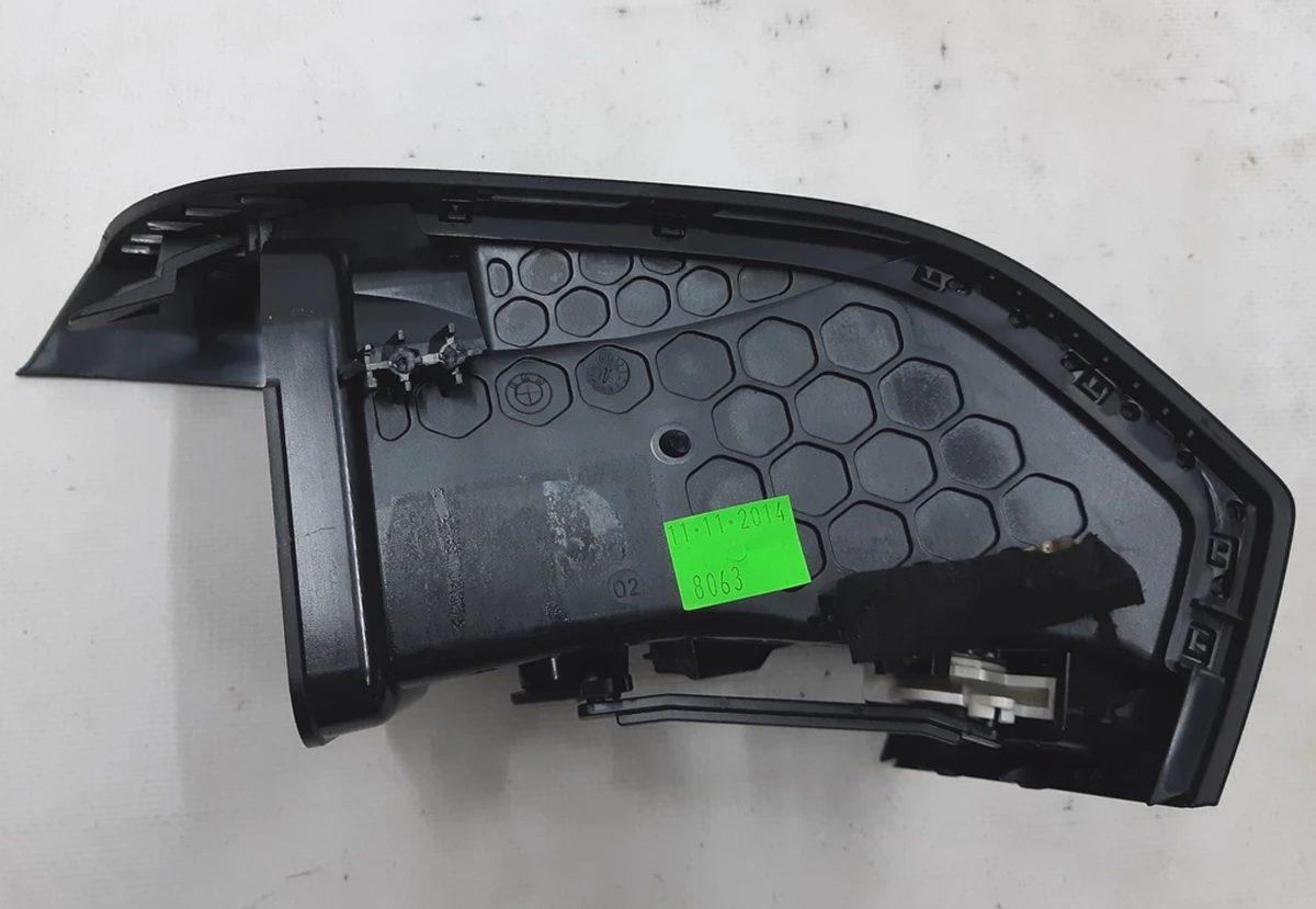 Повітропровід центральної панелі водійський в зборі BMW i3 64229283001