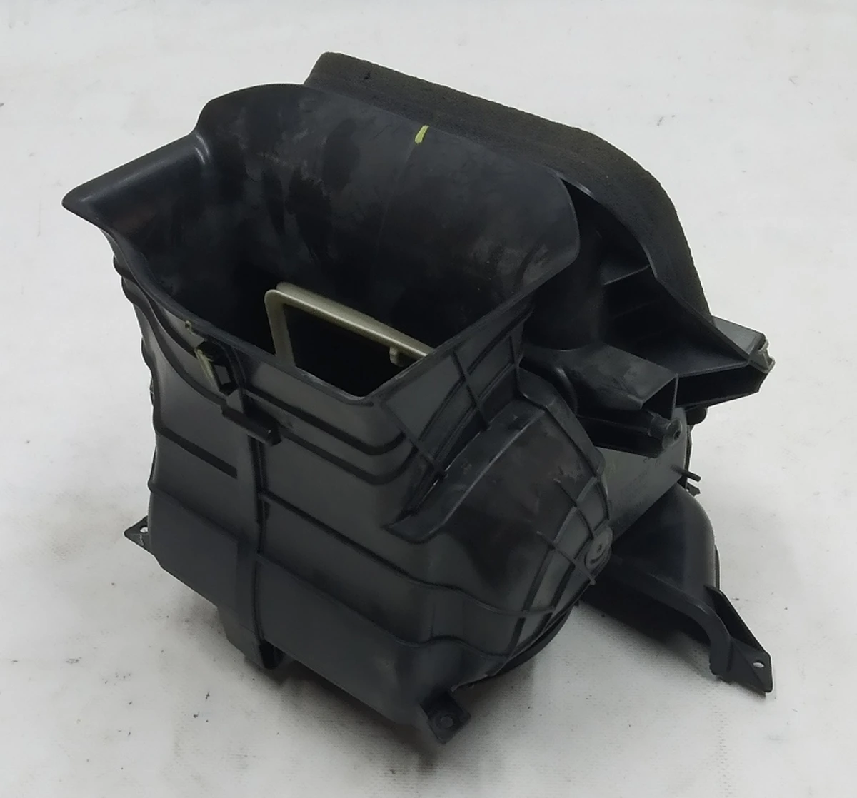 6 Заслонка рециркуляции климатической установки (печки) салона в сборе Tesla model 3 1099999-00-H