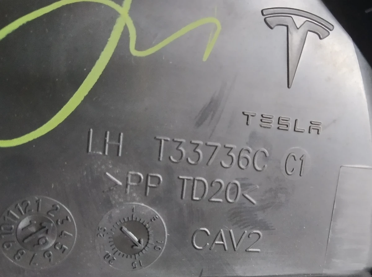 6 Заслонка рециркуляции климатической установки (печки) салона в сборе Tesla model 3 1099999-00-H