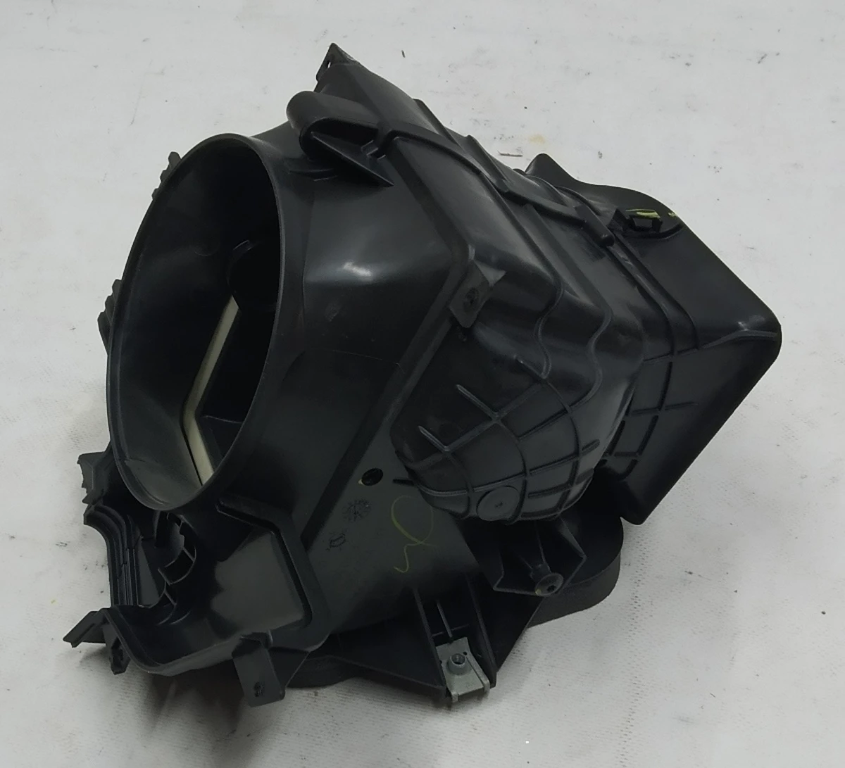 6 Заслонка рециркуляции климатической установки (печки) салона в сборе Tesla model 3 1099999-00-H