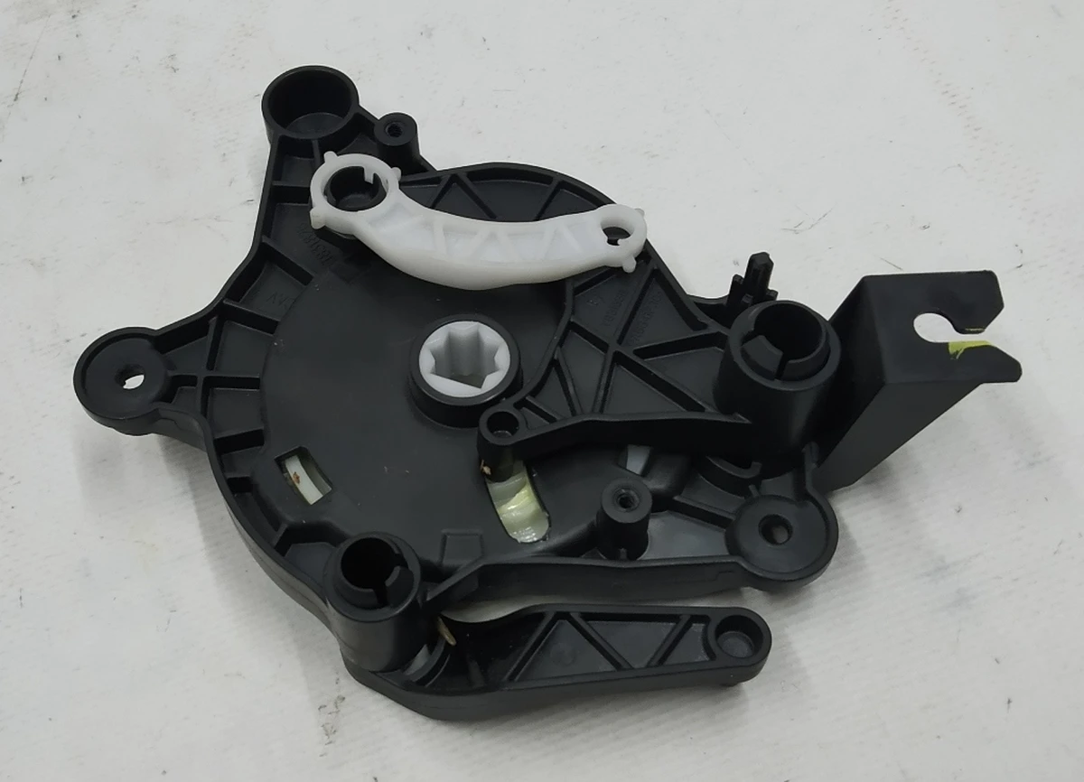 6 Механізм регулювання положення заслінок кліматичної установки (пічки) салону в зборі Tesla model 3 1099999-00-H