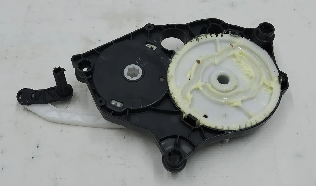 6 Механізм регулювання положення заслінок кліматичної установки (пічки) салону в зборі Tesla model 3 1099999-00-H