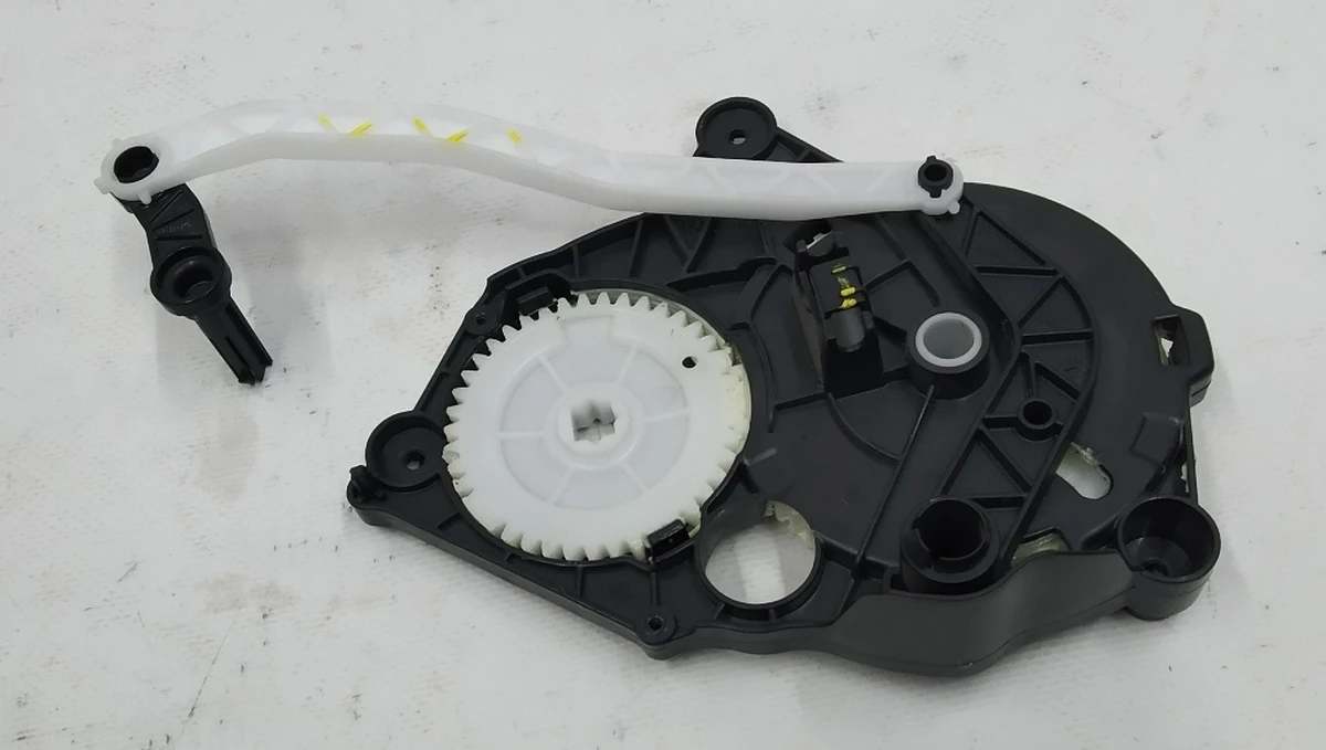 6 Механізм регулювання положення заслінок кліматичної установки (пічки) салону в зборі Tesla model 3 1099999-00-H