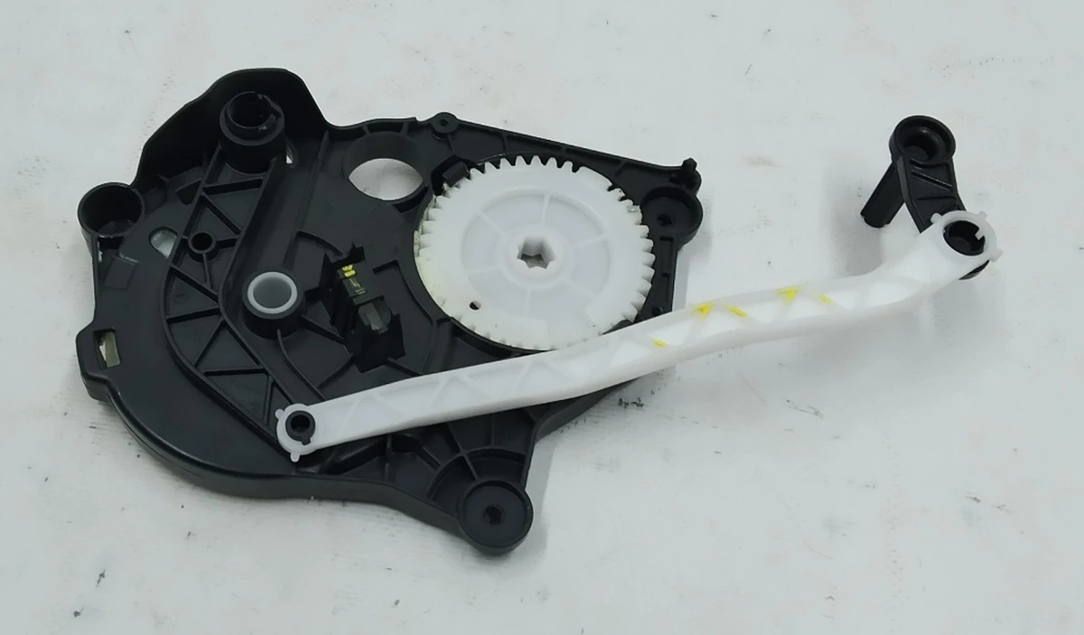 6 Механізм регулювання положення заслінок кліматичної установки (пічки) салону в зборі Tesla model 3 1099999-00-H