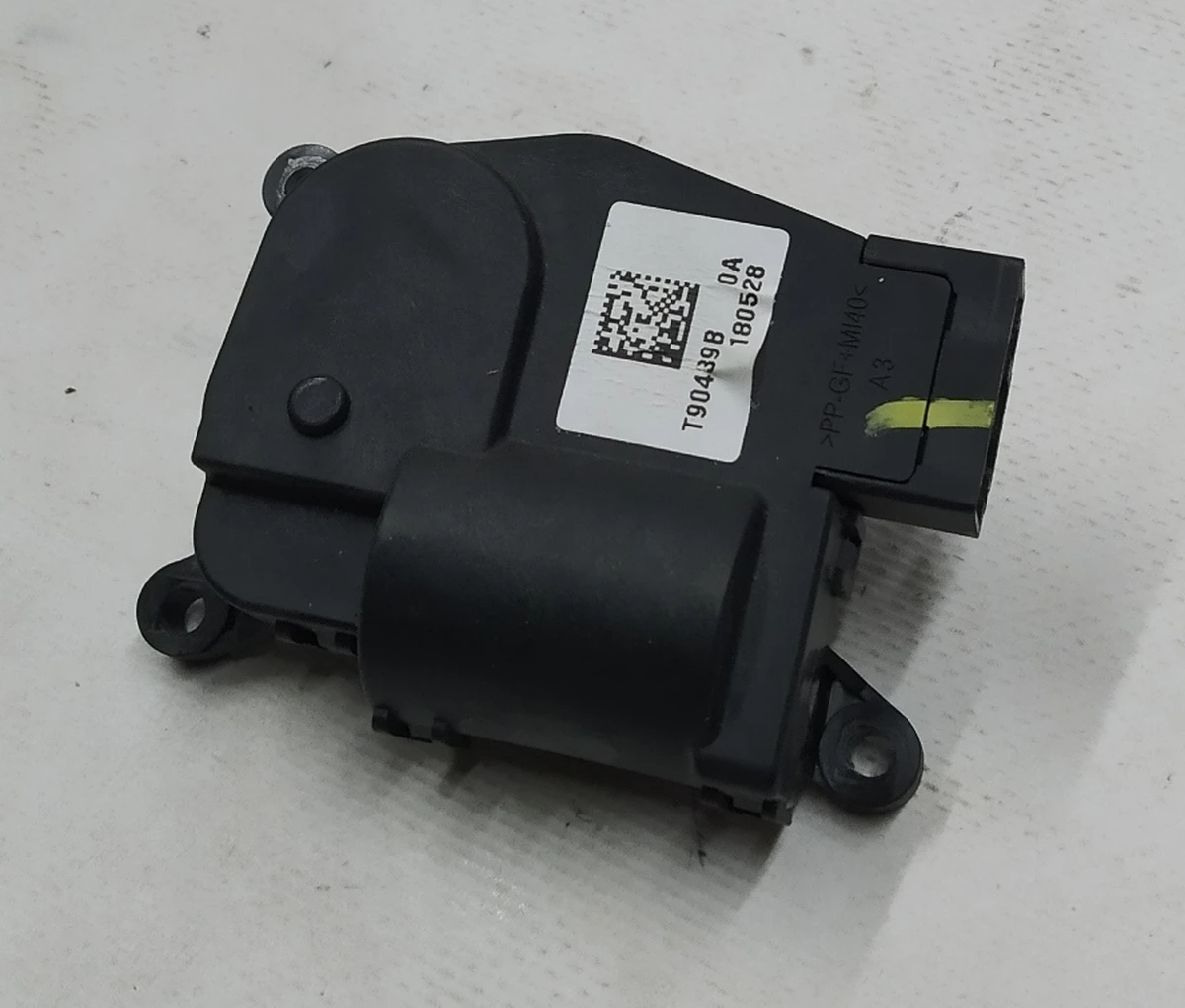 6 Actuator (mark "A3") of the air conditioner (stove) of the Tesla model 3 1099999-00-H
