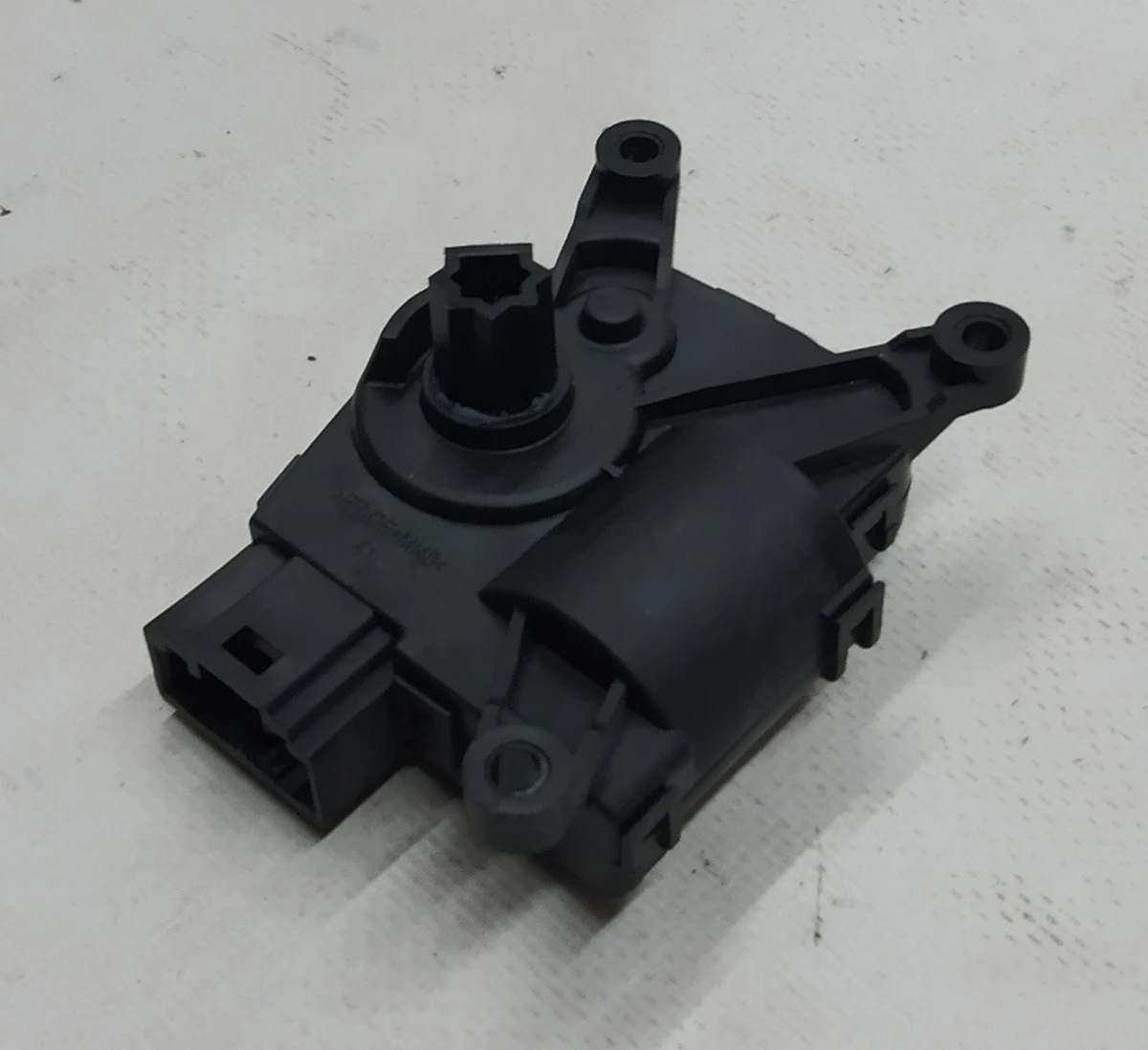 6 Actuator (mark "A3") of the air conditioner (stove) of the Tesla model 3 1099999-00-H